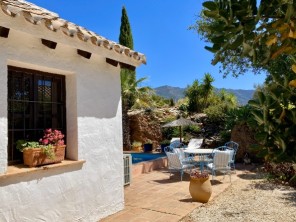 Mountain View Cottages with Shared Pool